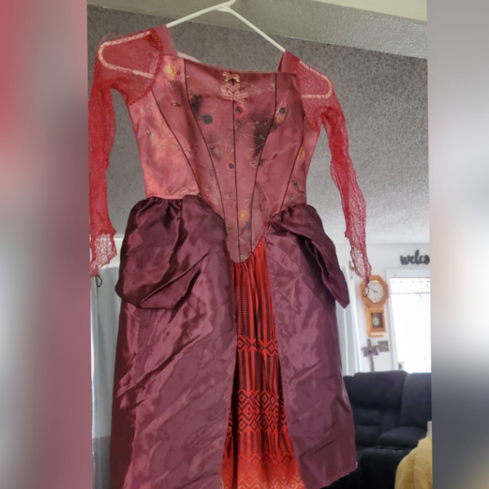 Hocus Pocus Sanderson Sisters Sarah Costume